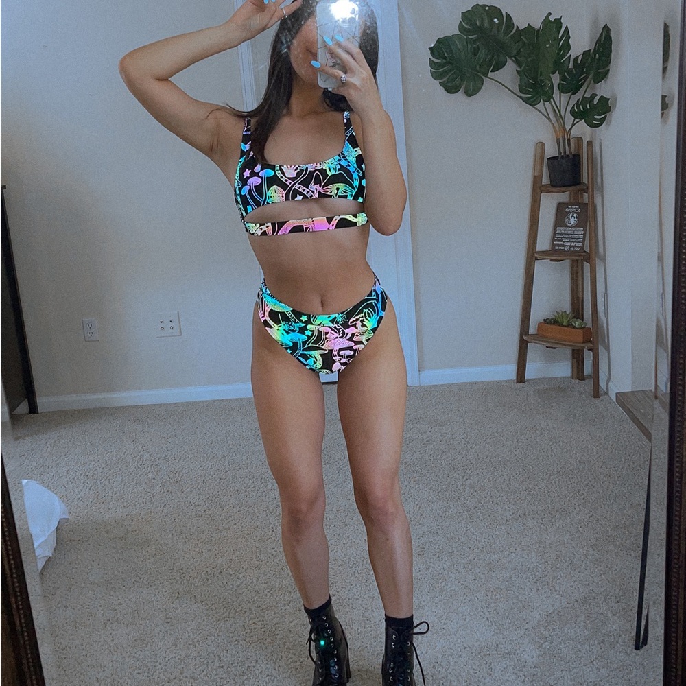 IHeartRaves two piece set / mushroom reflective